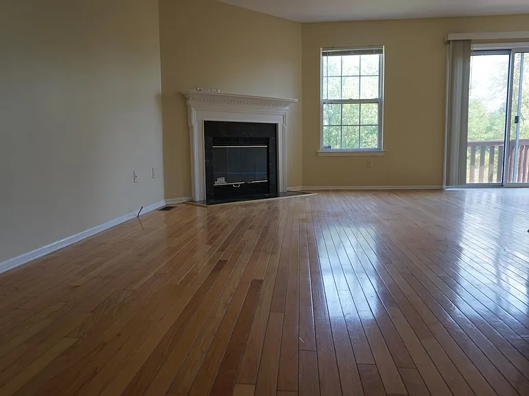 44 Dewitt Ln — Photo 1