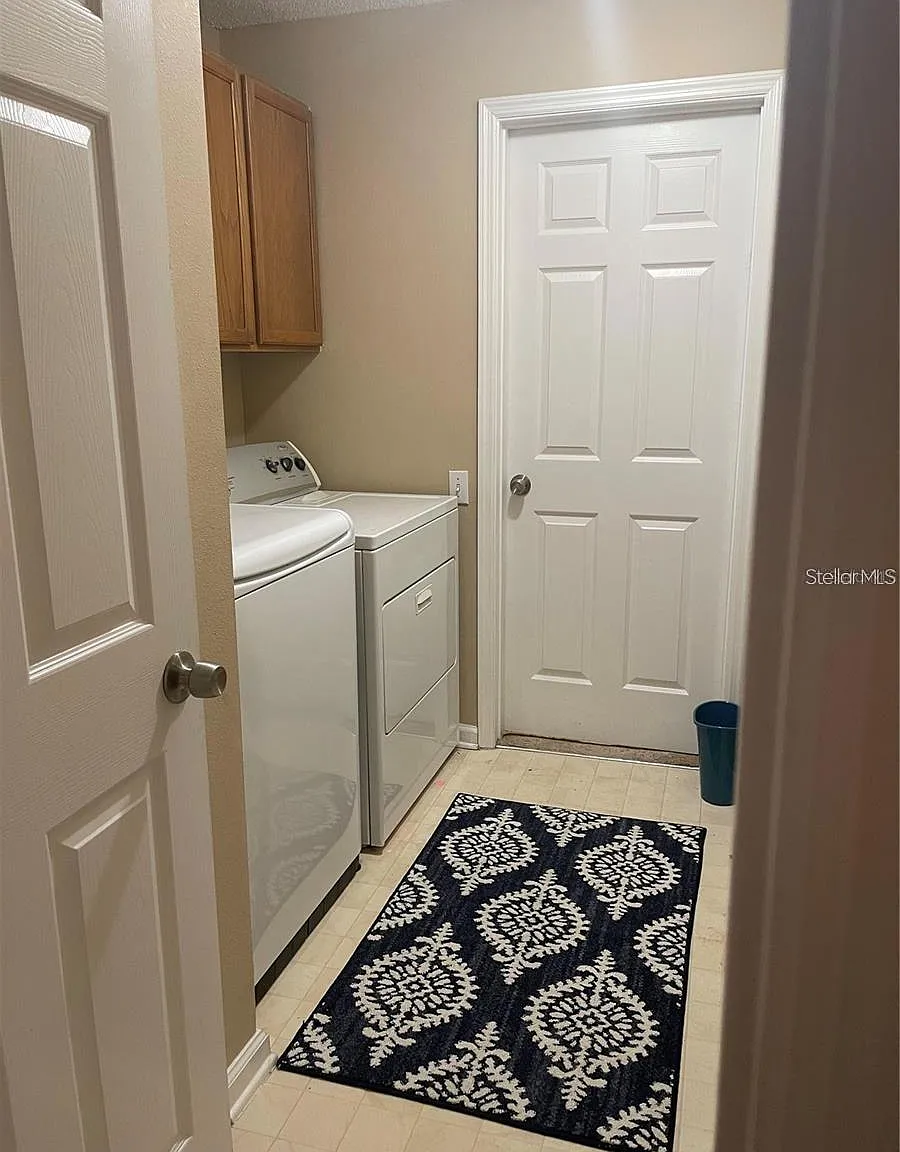 4 bed, 2.5 bath, 2142 sqft, $3,200 — Photo 4