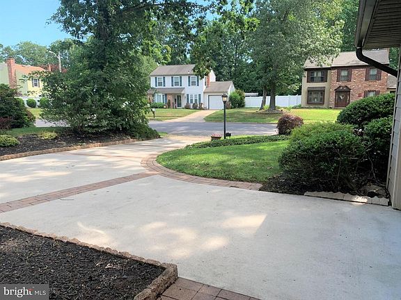 5th image of 1729 Briarwood Dr