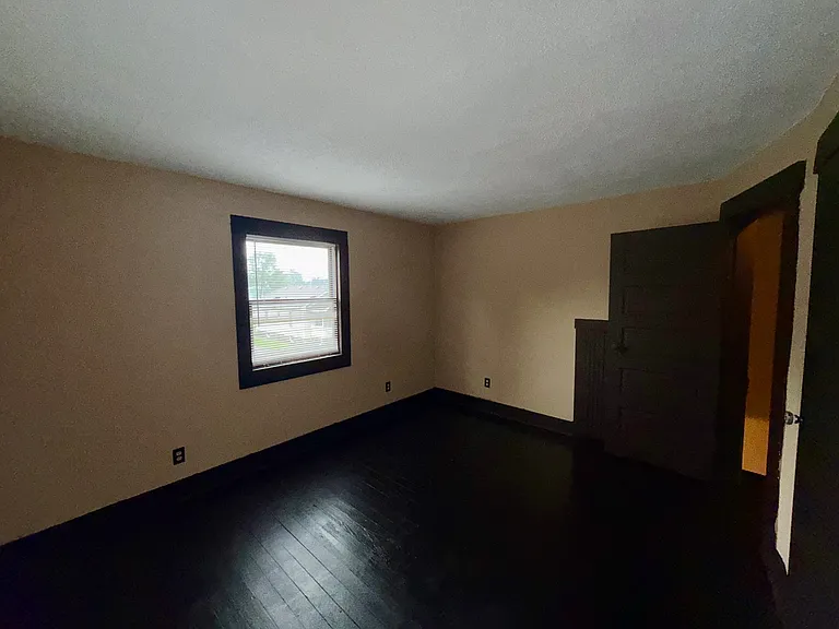 1820 Clarendon Ave — Photo 17