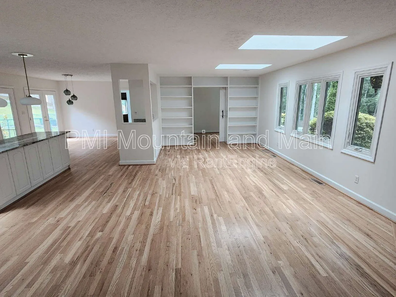 3 bed, 2.0 bath, 2233 sqft, $2,950 — Photo 3