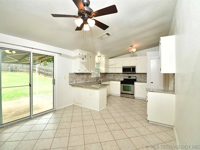 10056 S 91st East Ave — Photo 6
