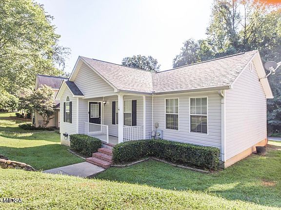 2nd image of 853 Parkview Dr