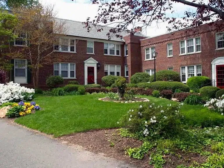 Colonial Village West — Photo 11