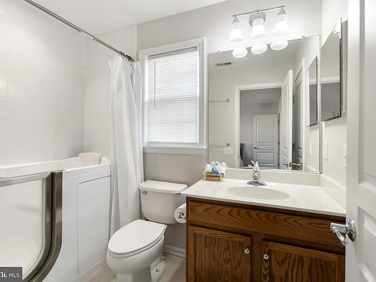 84 Wyndale Ct — Photo 40