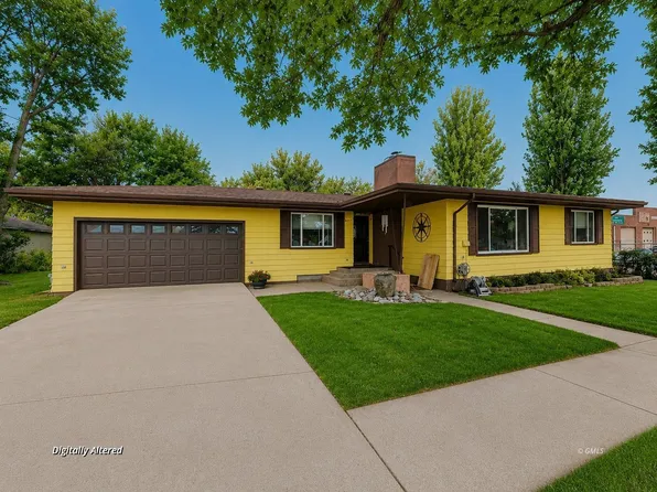 409 N River Ave, Glendive, MT 59330