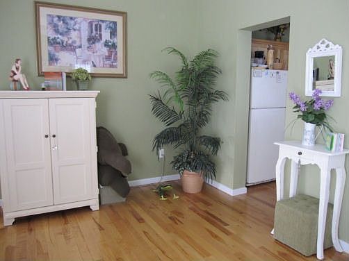 4th image of 321 Kentford Ave Unit A