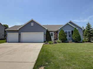 1217 Iris Ln, Grafton, WI 53024