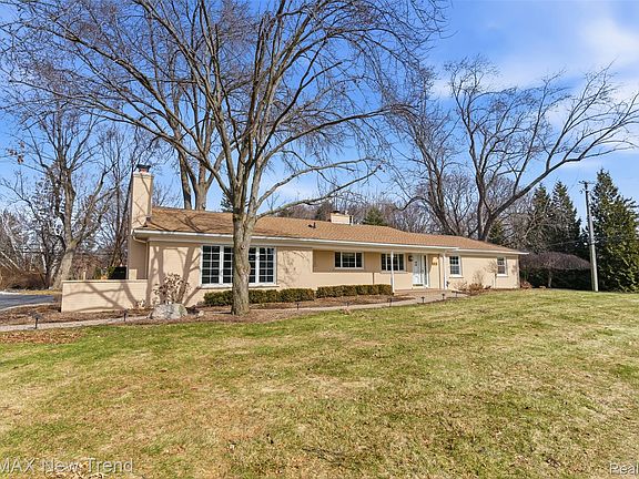 4th image of 1043 Westview Rd