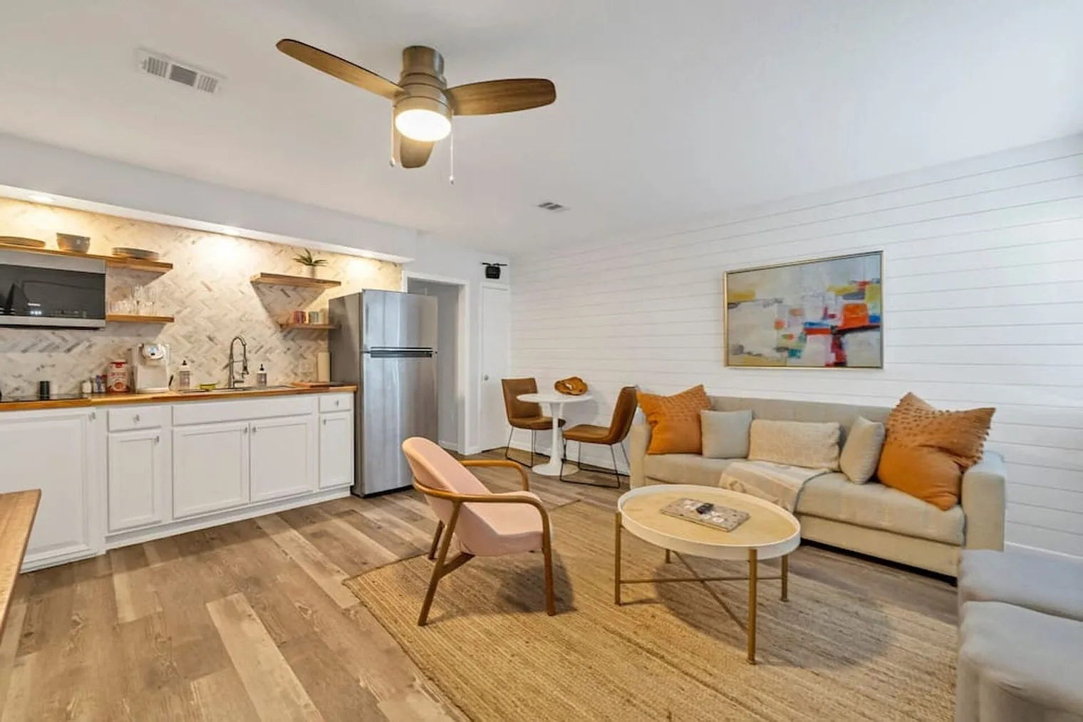 2 bed, 1.0 bath, 5834 sqft, $1,846 — Photo 1