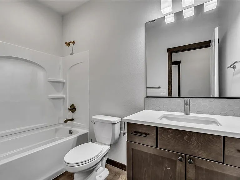 2905 N Corvus St — Photo 18
