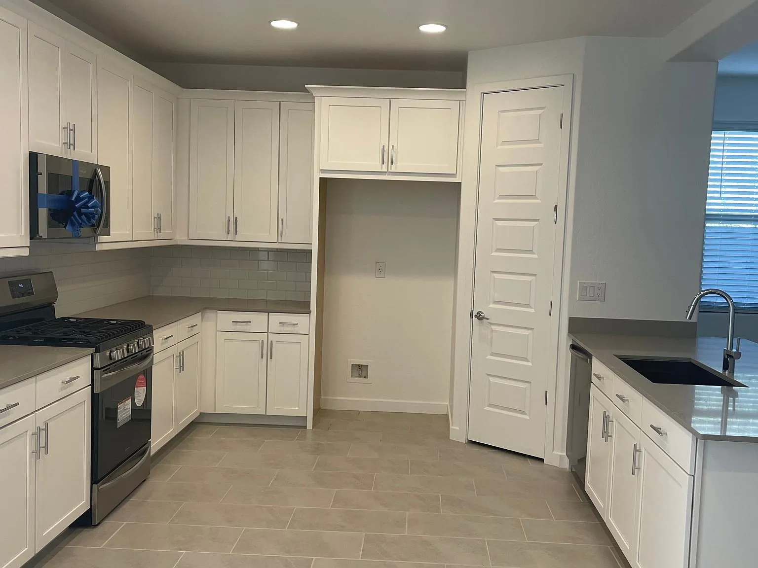12377 W Glenn Dr — Photo 2