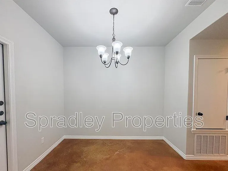 204 Juniper Dr #B — Photo 5