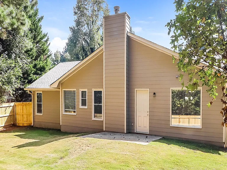 35 Riverside Ct — Photo 15