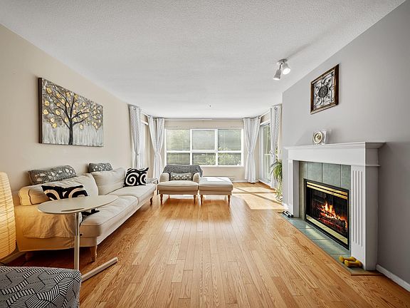 4th image of 9688 148th St #220