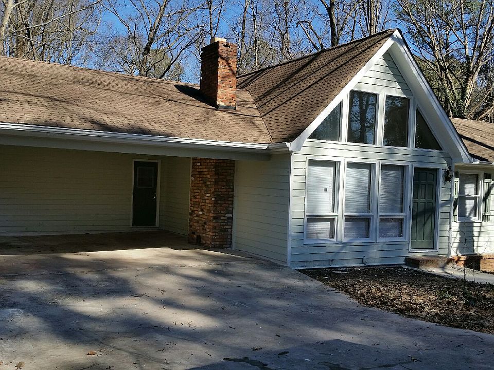 1st image of 1831 N Oak Dr