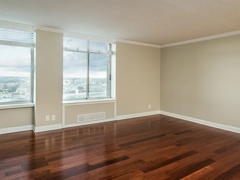 Regency Plaza — Photo 174