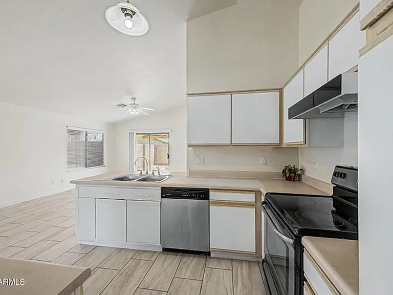 8563 W Mission Ln — Photo 9