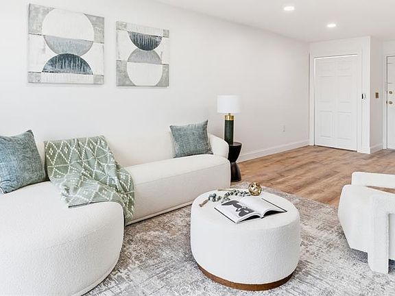 5th image of 610 Anderson Ave APT 2E