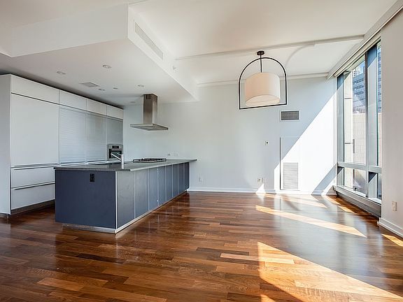 4th image of 101 Warren St APT 1010