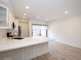 941 W Carson St