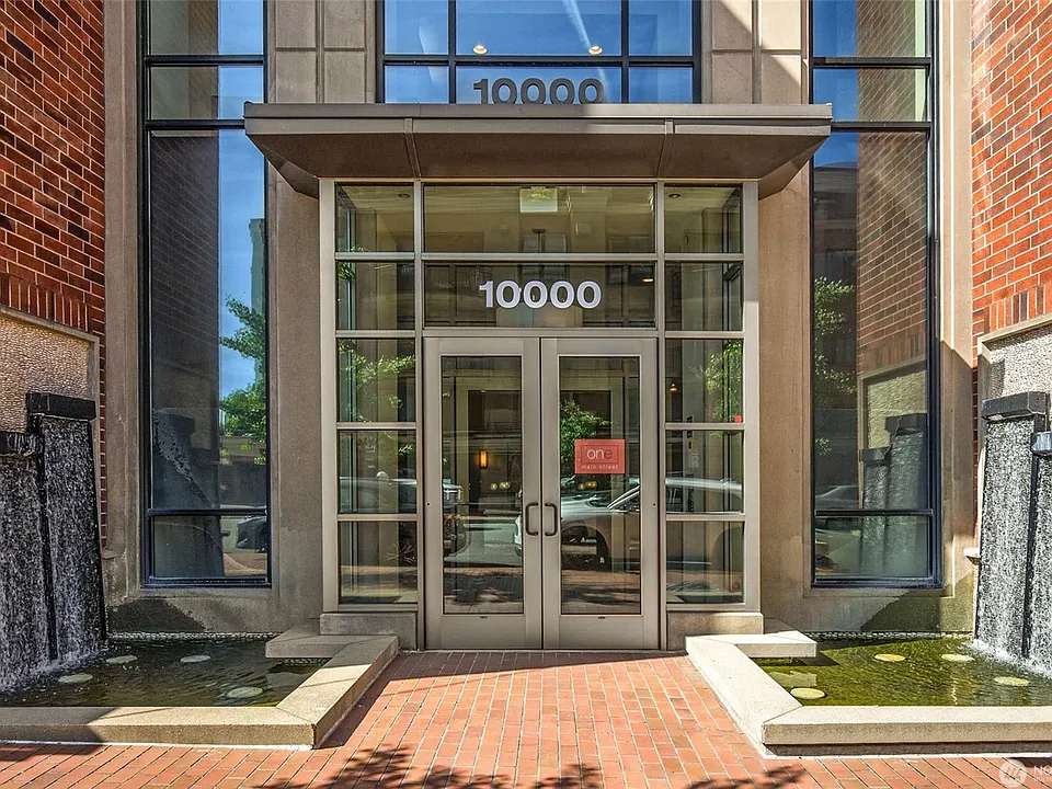 10000 Main St #20X
