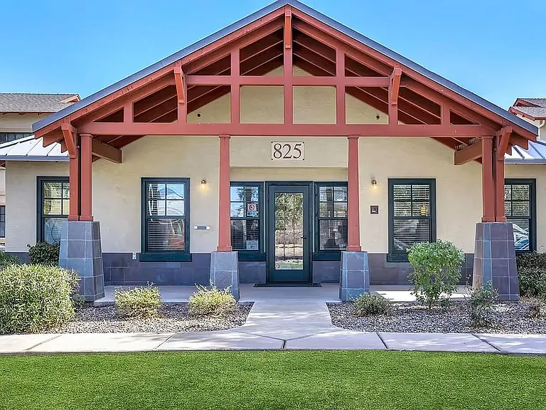 Roosevelt Commons Leasing Office Exterior