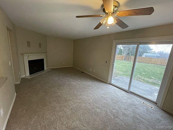 5th image of 8484 Pepper Ridge Dr