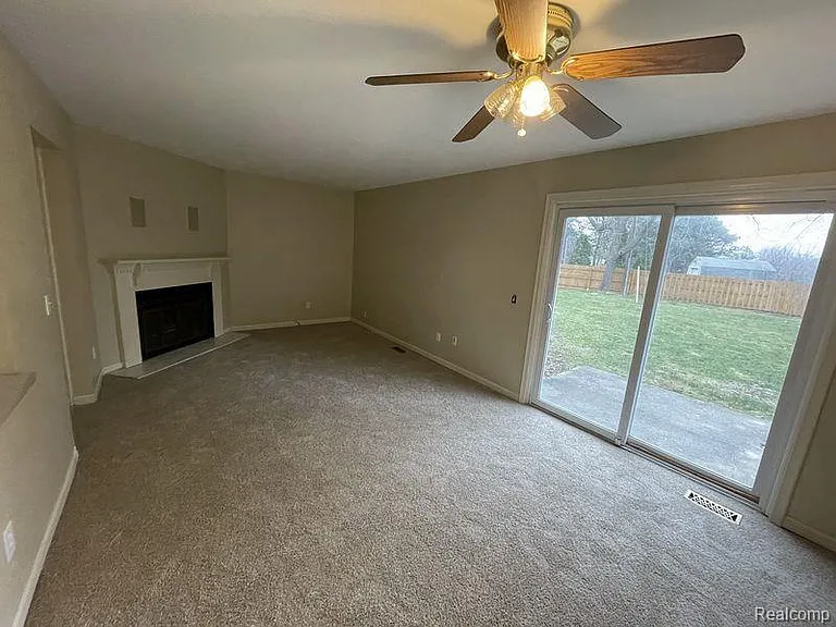 8484 Pepper Ridge Dr — Photo 5