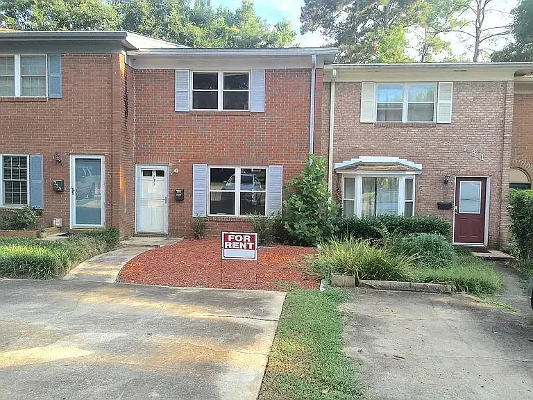 733 E College Ave
