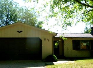 957 Waveland Ave, Gurnee, IL 60031