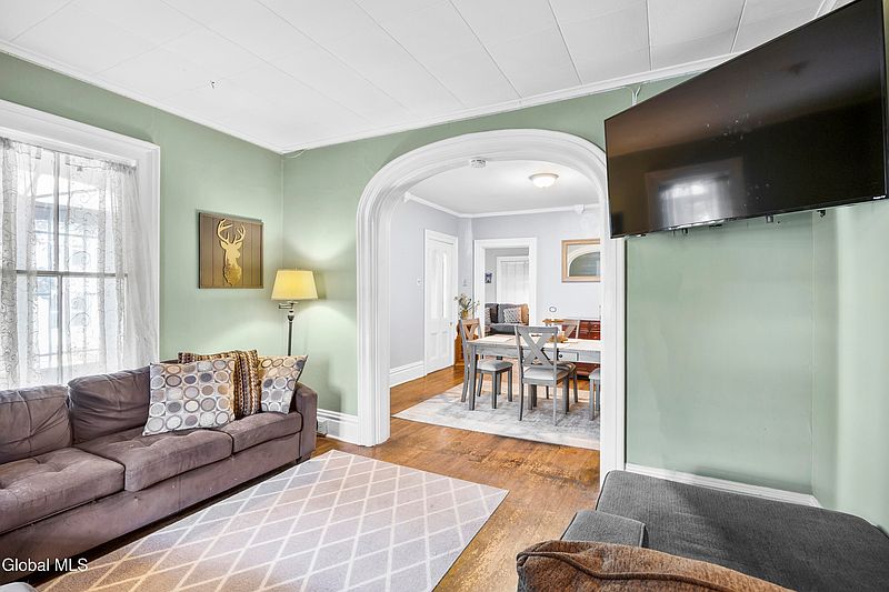 5th image of 27 Saratoga Avenue