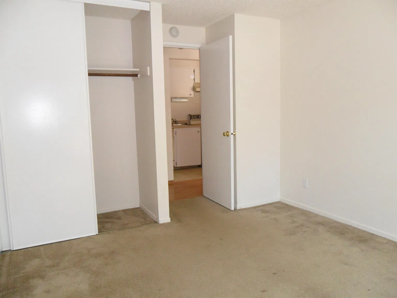 Valley Brook Apts - 056 — Photo 3