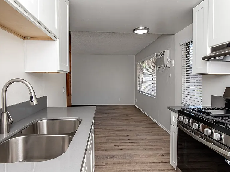 420 Burchett St — Photo 12
