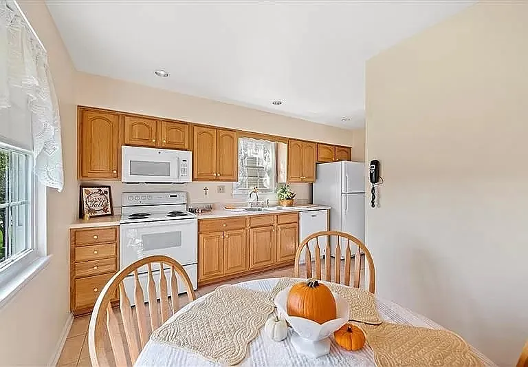 103 Paddock Ln — Photo 8