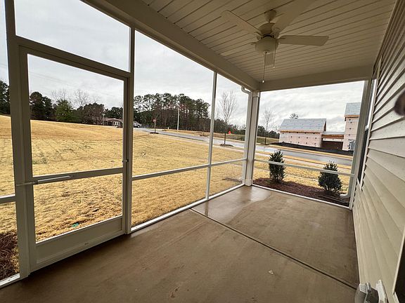 3rd image of 404 White Oak Garden Way