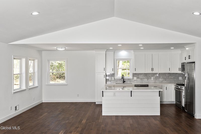 4th image of 1379 NY-146