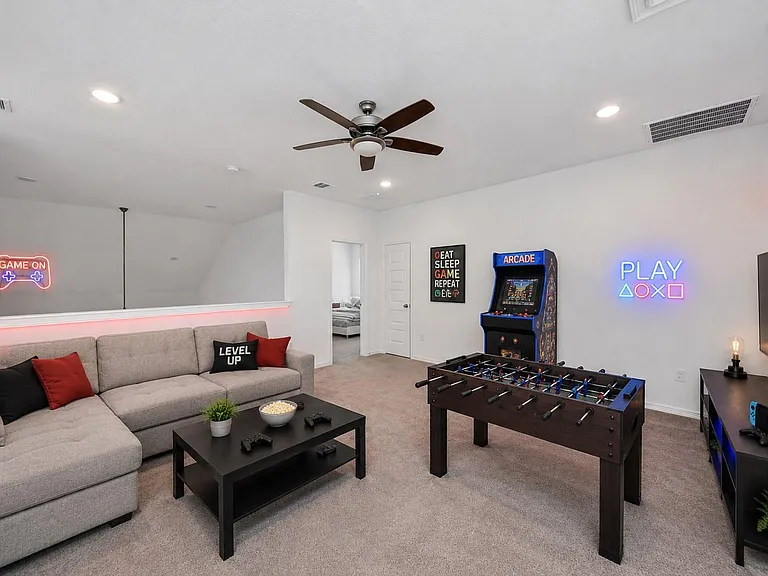 606 Round Lake Dr — Photo 23