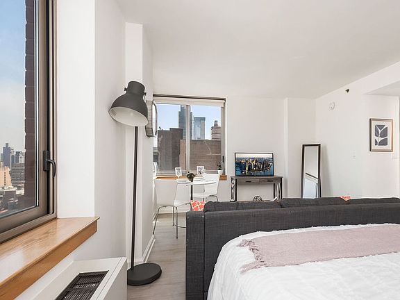 5th image of 35 W 33rd St APT 20b