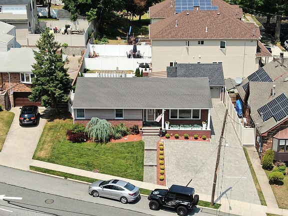 3rd image of 714 Hylan Blvd