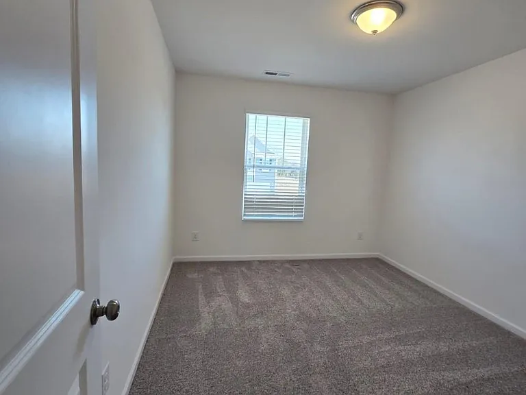5240 Kinsbridge Dr — Photo 4