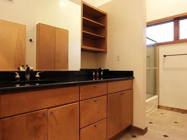 6872 Melrose Dr — Photo 40