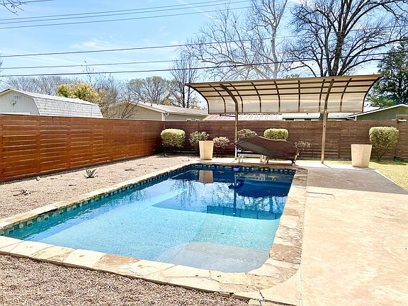 2nd image of 1403 Larkwood Dr