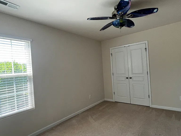 416 Charleville Ct — Photo 44
