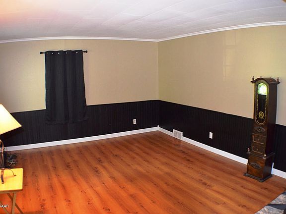 5th image of 104 W Broadway St