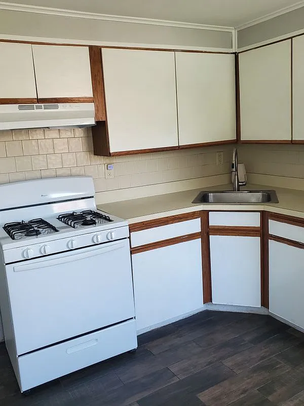 2 bed, 1.0 bath, 900 sqft, $1,700 — Photo 2