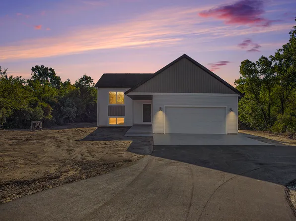 3541 Wickham Dr, Norton Shores, MI 49441