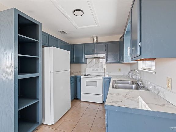 4th image of 402 Date Palm St