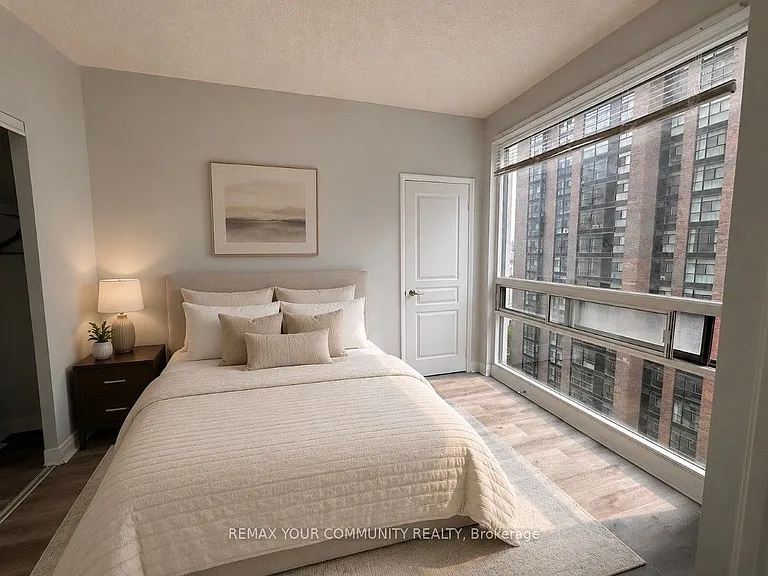 1121 Bay St #902 — Photo 4