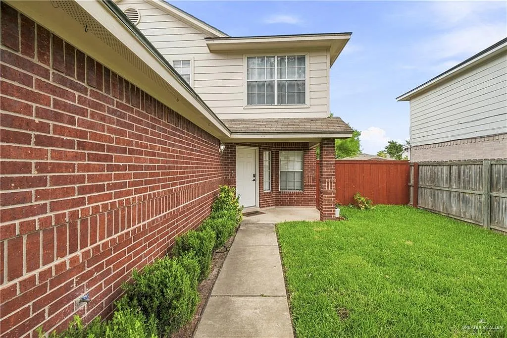 3 bed, 2.5 bath, 1732 sqft, $1,750 — Photo 3